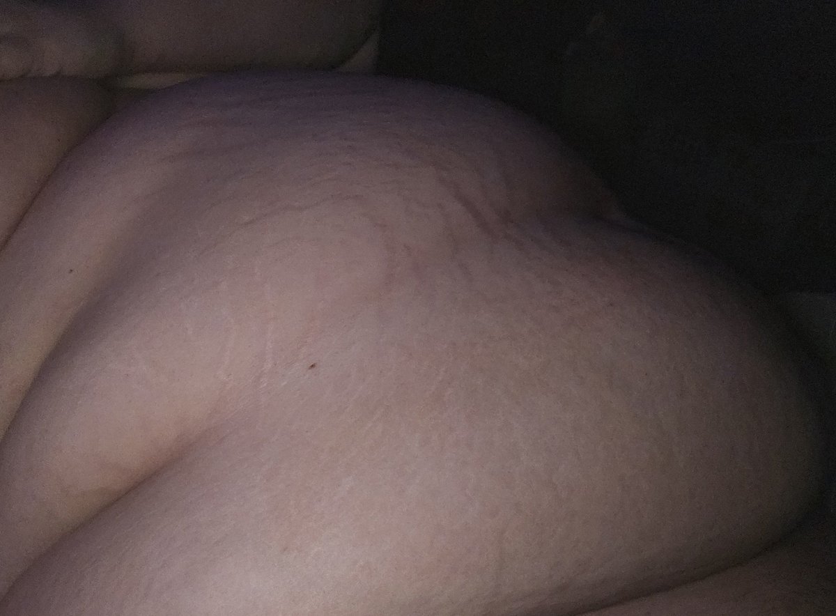 ssketchboii's tweet photo. yall, we hit 1500 followers!! thank you guys so much omg!! currently imagining you guys as an extra 1500 calories to my daily intake~ https://t.co/UwY6b3XTpX