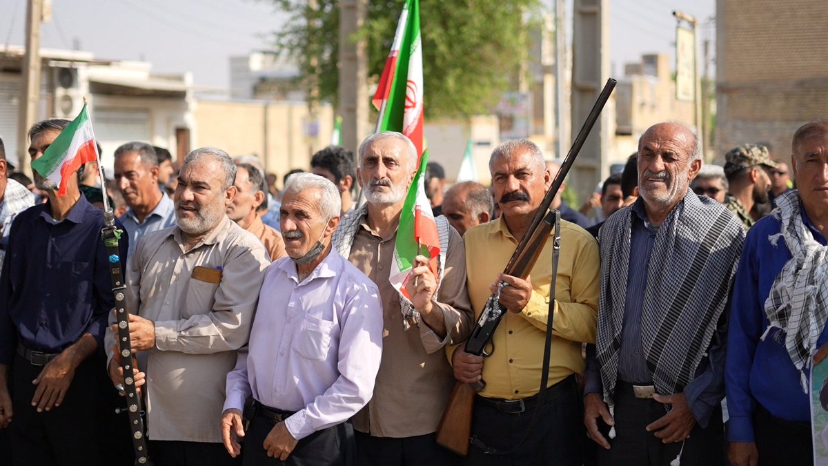 imruhollah's tweet photo. امروز رامهرمز یک قاب ساده نداشت؛ قابش پر بود از چهره‌هایی که نام شهر را زنده نگه می‌دارند.
#جانفدایان_خوزستان #جانفدایان_رامهرمز https://t.co/BjG2MPnG1B