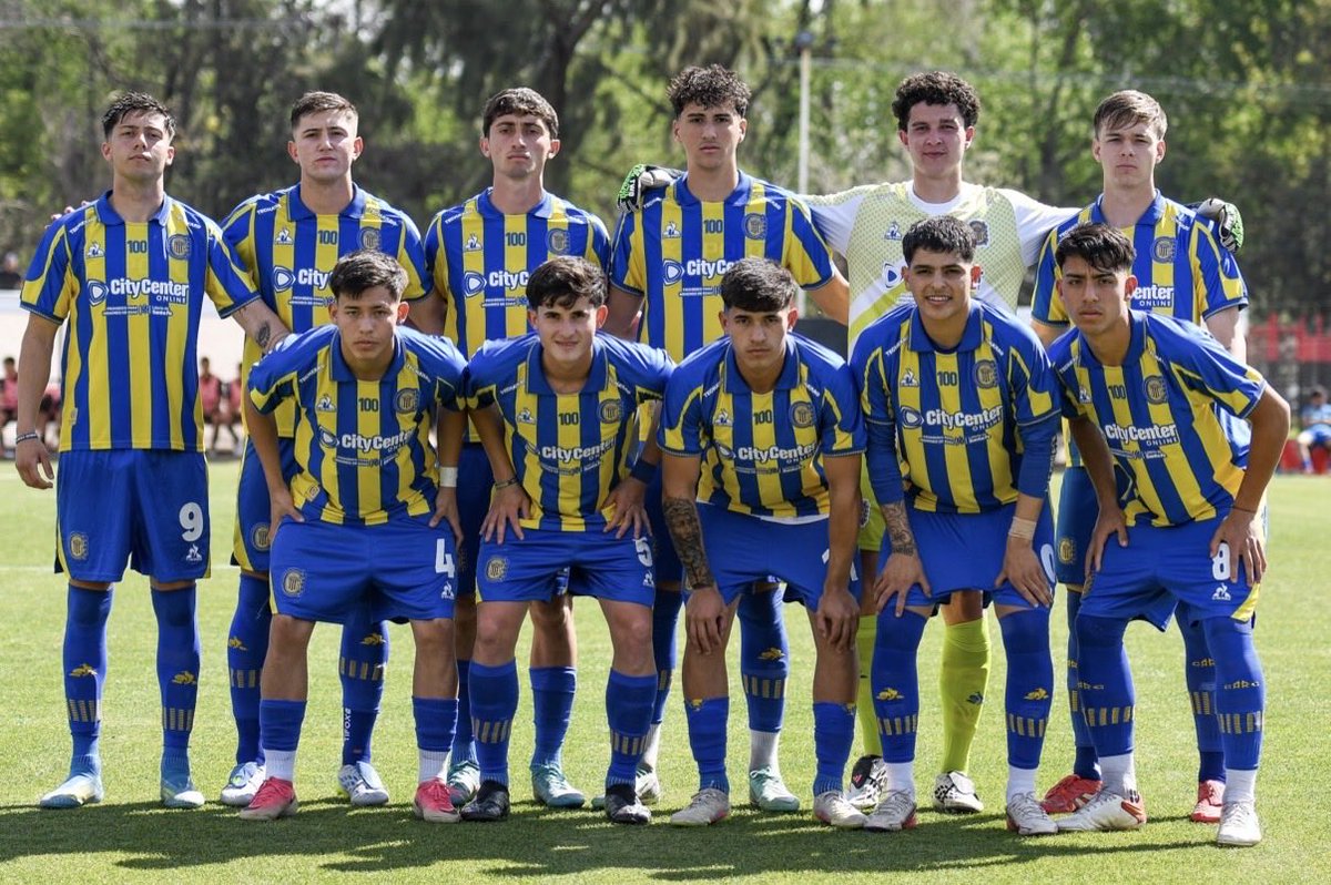 InfoCanaya's tweet photo. #Central cae 3-0 en Reserva ante Newell’s al término de los primeros 45’. No hace pie arriba y el local ataca y ataca. La dupla central auriazul no está en su mejor tarde y el arquero tampoco. A mejorar en el segundo tiempo. https://t.co/Ox3rdOasyV