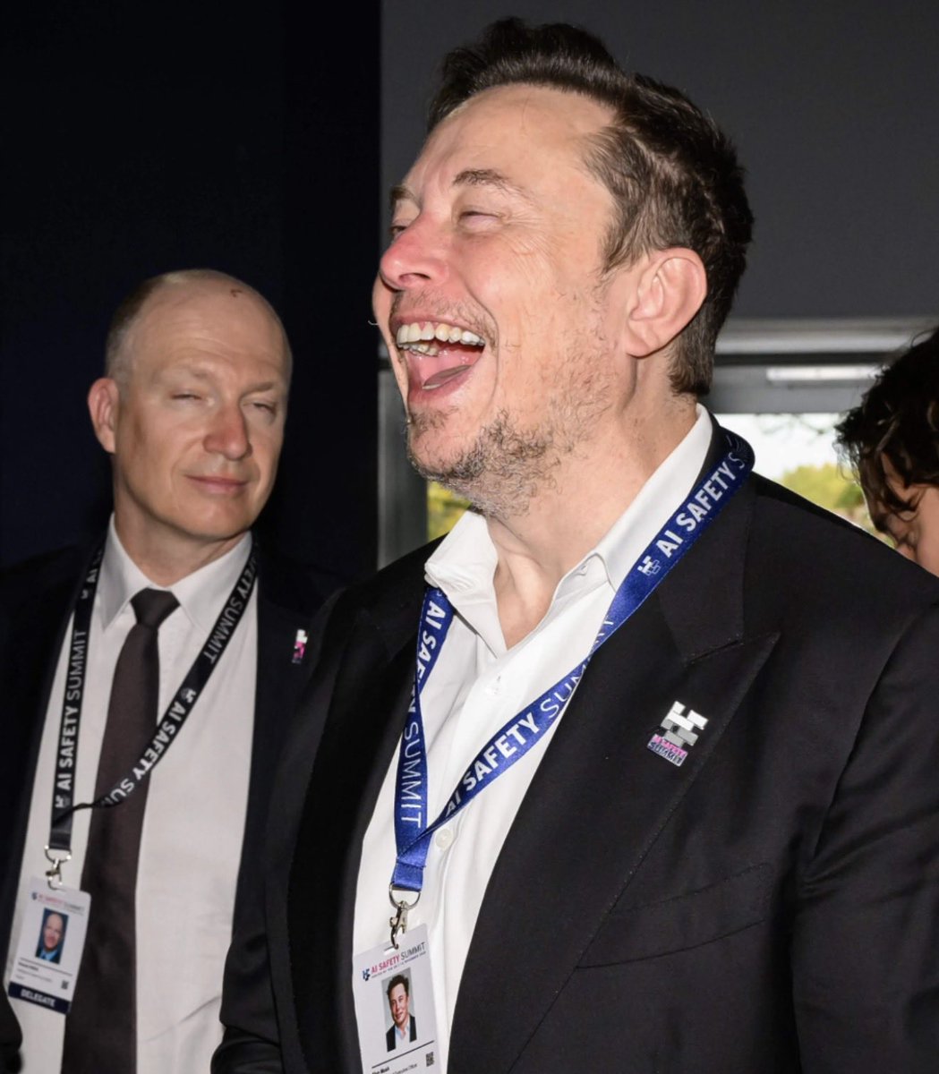 MAGAVoice's tweet photo. LMFAO 🤣 Elon Musk just laughed at President Trump showing President Xi the Biden Autopen

EVERYBODY laughs at Joe Biden and his legacy

Thank God America survived Biden https://t.co/yoPZYOm6c5