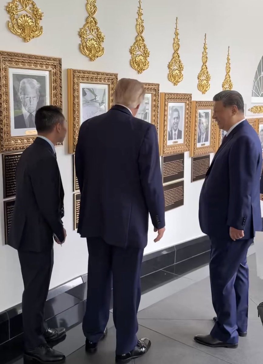 MAGAVoice's tweet photo. LMFAO 🤣 Elon Musk just laughed at President Trump showing President Xi the Biden Autopen

EVERYBODY laughs at Joe Biden and his legacy

Thank God America survived Biden https://t.co/yoPZYOm6c5