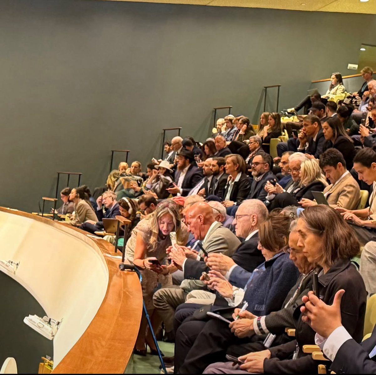 sidrosenberg19's tweet photo. What a speech by @netanyahu!
Strong and honest!
So happy he called out the Jihad @NYCMayor for the antisemite that he is! A lying, filthy Jew hater. Bibi is here and he rocked it! Stuck it right up the Mayor’s ass!!!!! https://t.co/dvyNycQ09P