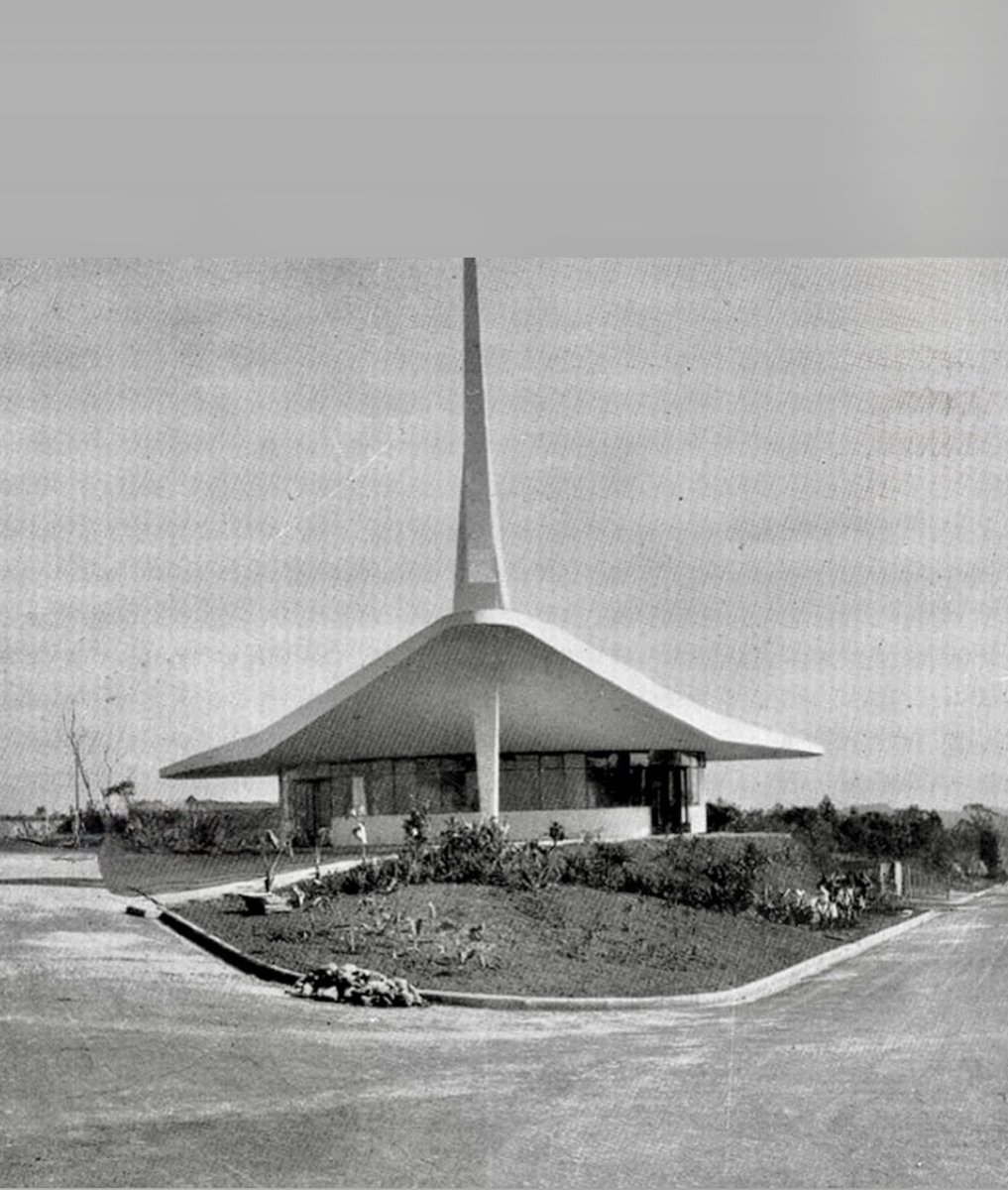 AndreaMatarazzo's tweet photo. Uma obra de NIEMEYER que poucos conhecem.
No Bairro de Rolinopolis, criado pelo dr Sérgio Horta Rolim nos anos 50 e que fica ao lado do Butantan, existe uma interessante construção projetada por Oscar Niemeyer. 
 Hoje o prédio eh utilizado como uma escola . https://t.co/Fe3TDtAGEL