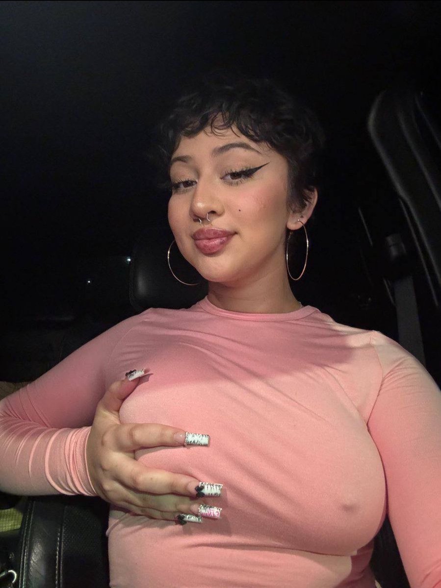 jessl0oo's tweet photo. whos sending
#paypigs #sugarmommy #sugardaddy #spoilme #chime #sugarbaby #feets #findom #collegegirls #fetish https://t.co/xVsmCNft3o