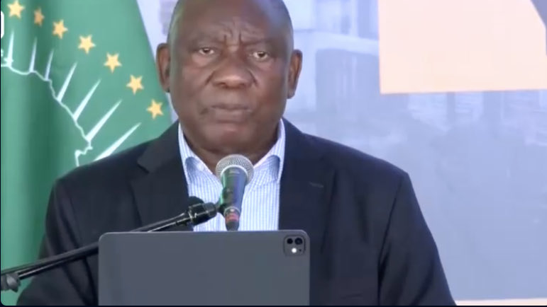 TNRNews's tweet photo. 🚨 President Cyril Ramaphosa says he will address the nation in the coming days on government’s response to GBV and the killings of women in and around Ekurhuleni. (https://t.co/JLmpYUQy40)
#GBV #SouthAfrica #Ramaphosa https://t.co/nQjy8LeujW