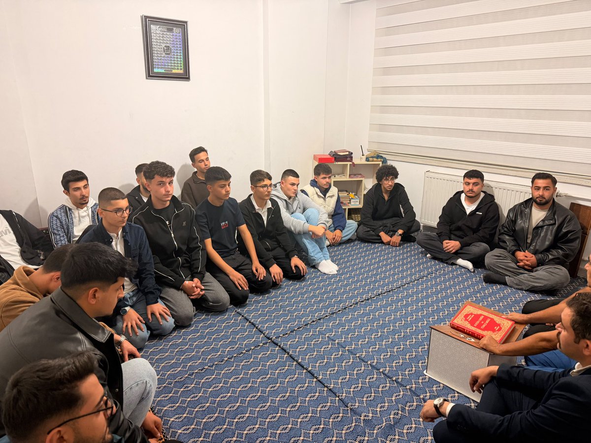 dalyan_abdullah's tweet photo. Ülkü Ocakları Çorum İl Başkanlığı olarak; Kur’an-ı Kerim öğrenimi, temel dini bilgiler ve fıkıh derslerimizi büyük bir hassasiyetle sürdürmekteyiz.
İlimle, ahlakla ve manevi değerlerle yetişmek isteyen tüm genç kardeşlerimizi derslerimize davet ediyoruz. https://t.co/4tJpUb2LMi