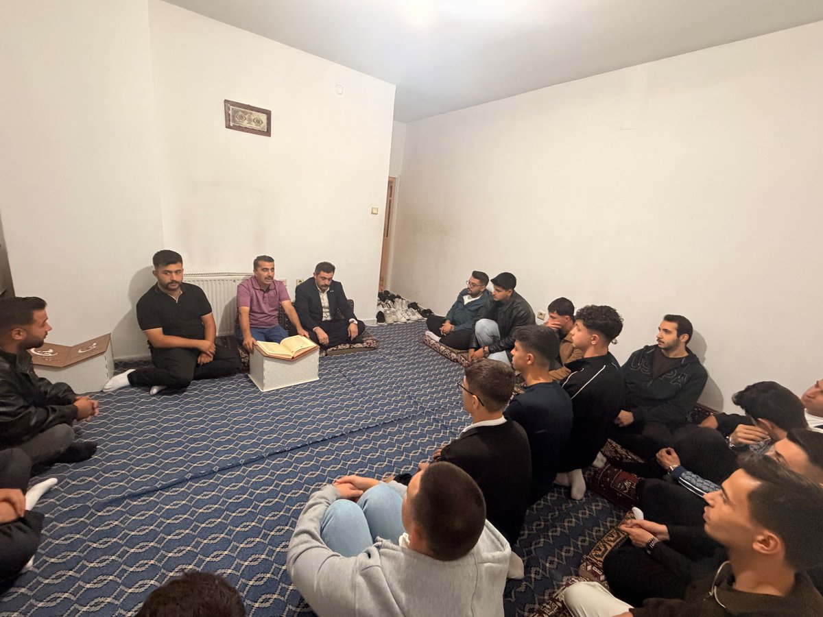 dalyan_abdullah's tweet photo. Ülkü Ocakları Çorum İl Başkanlığı olarak; Kur’an-ı Kerim öğrenimi, temel dini bilgiler ve fıkıh derslerimizi büyük bir hassasiyetle sürdürmekteyiz.
İlimle, ahlakla ve manevi değerlerle yetişmek isteyen tüm genç kardeşlerimizi derslerimize davet ediyoruz. https://t.co/4tJpUb2LMi
