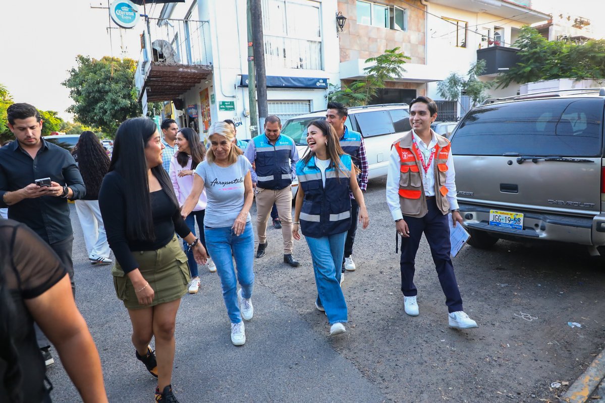 isauraamadorn's tweet photo. En tiempos de ruido y de distracción mediática, lo importante es no perder de vista lo que somos y lo que hemos construido juntas y juntos.

Zapopan es trabajo, comunidad, talento y orgullo. Hay mucho por cuidar, mucho por mejorar y mucho por seguir construyendo.

Aquí seguimos, trabajando bien y de buenas por nuestra ciudad.

¡Ánimo y que tengan bonita tarde!