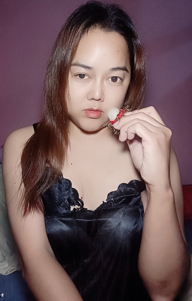 PkitTha2535's tweet photo. กินเงาะแล้วไม่อ้วน🤪🤪#สาวสอง #เชียงใหม่ #สันป่าตอง  #แม่วาง https://t.co/aqzySMJ3UH