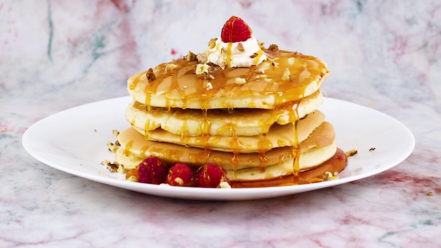 CleopatraPg1f's tweet photo. Just had the fluffiest homemade pancakes drizzled with warm maple syrup and fresh berries—perfect lazy Sunday fuel! https://t.co/ywDajZDpw6
