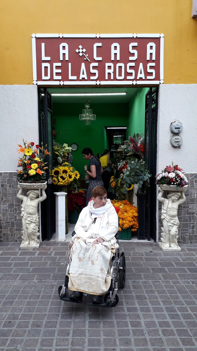 JuanAstrolab's tweet photo. Es día del cumpleaños 🎂🎁🎉
de mi mami Juanita chula 🌟💖
su fecha de nacimiento aquí en el plano terrenal allá en Jalisco.
Juanita Macías 💐✨
#AstroActitud ✨
#TeAmoJuanita #JuanitaEsAmor #EstrañoAMiJuanita #Astrolove #LaChapiada #LaChulaJuanita #JuanitaMacías #JuanitaChula https://t.co/wOwtY3BvaJ
