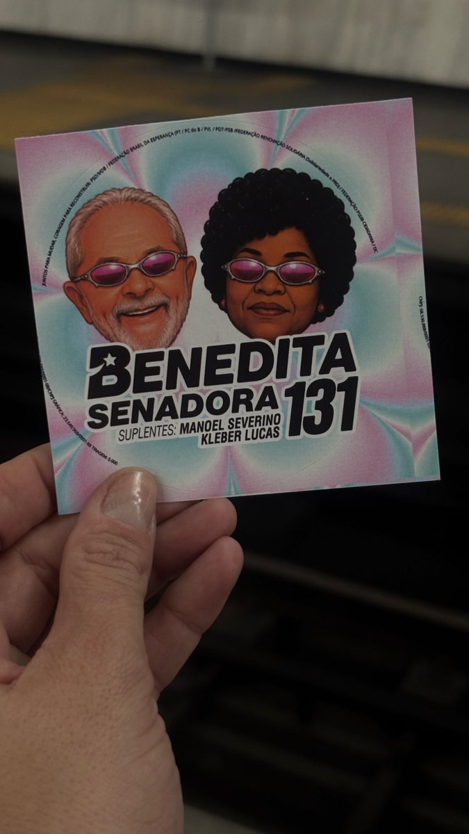 Amoxiluiza's tweet photo. Vou começar um ranking dos melhores adesivos de campanha que eu achar até o dia da eleição e por enquanto meu top 1 é esse aqui https://t.co/XeNdaSn0Wu