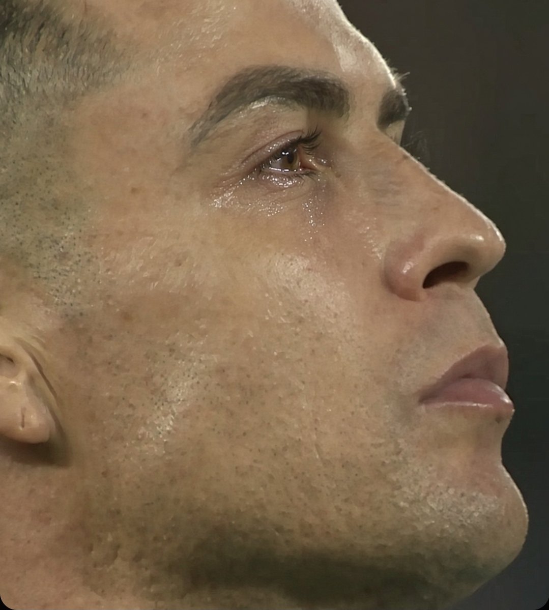 NoodleHairCR7's tweet photo. Cristiano Ronaldo was teary eyed as the whole stadium chanted his name before kick off 🥹 https://t.co/oH8wAacMna