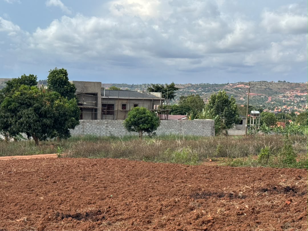 CEO_WinWin's tweet photo. SISA TOWN: We are selling 3 beautiful plots of 50x100ft in SISA in an organised residential hill with a nice view. The site is walkable from Nakawuka Highway. Contact #MrWinWinBake CEO Win-Win Properties on 0757256237. https://t.co/wI4nudaHPJ