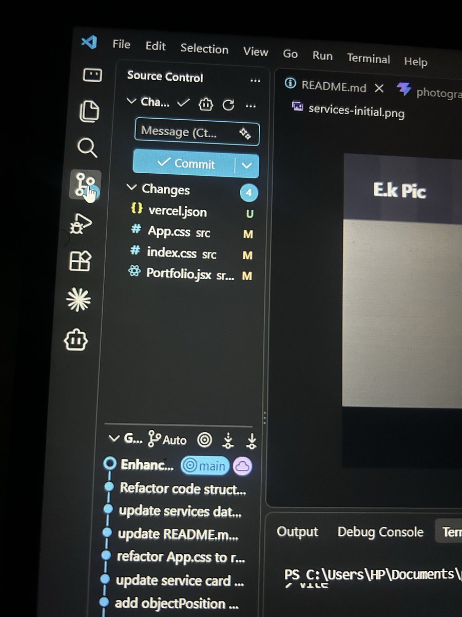 ekemini58110's tweet photo. If I can automatically commit, push, stage, pull my code to GitHub, and even comment on my changes using VS Code’s Source Control, I see no reason to learn manual Git commands. 💁🏽‍♂️ https://t.co/CgKgpoEg6P
