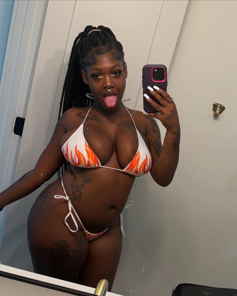 Miljeababi's tweet photo. Ass so thick 🔥 https://t.co/jwH3TtXxfl