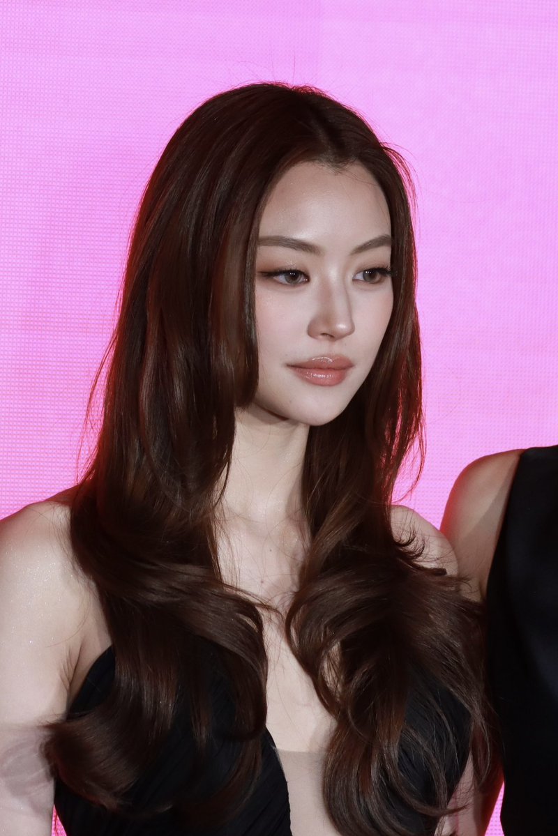 ivysivoree's tweet photo. Only a chinese lesbian could accurately put into words the whirlwind of emotions I'm feeling right now.

MIU NATSHA FACE OF SNATCH 
#MiuXSnatchTH
#MiuNatsha https://t.co/2oWgU0kOO7
