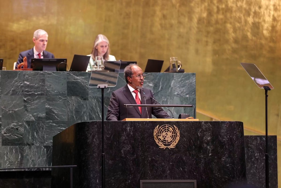TheVillaSomalia's tweet photo. H.E. President Hassan Sheikh Mohamud addressed the 81st Session of the United Nations General Assembly in New York.

During his remarks, the President reaffirmed Somalia’s commitment to multilateralism, international law, regional peace and security, democratic governance, and a stronger partnership between Somalia and the international community. 

He underscored Somalia’s unwavering commitment to protecting its sovereignty, unity, territorial integrity and internationally recognised borders.

He also called for sustainable support for Somalia’s security transition, and global action on climate change and development financing.
