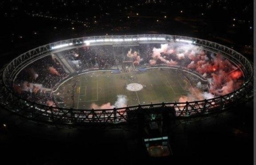 Vascobenedetti_'s tweet photo. VAMOOO PINCHAAA CARAJOO, el recibimiento debe ser similar/mejor a este, me chupa un huevo las multas y sanciones de comebol. Vamos nosotros #EDLP https://t.co/CHJN6ptE84