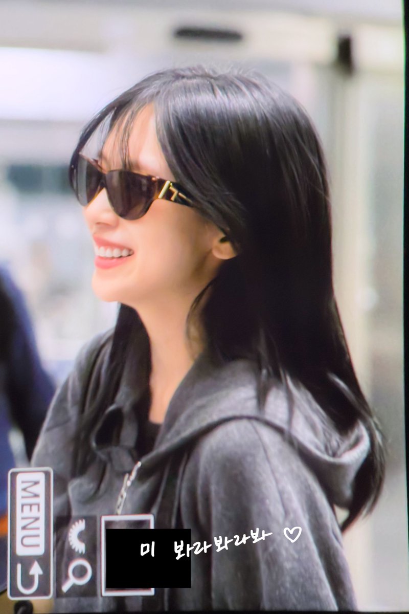 MinaMyouiBase's tweet photo. Mina is officially departing from Milan! 🤍

She looked absolutely adorable at the airport today. Thank you so much for an incredible few days filled with gorgeous looks and amazing moments, Mina!

🚨 ONCE, please remember to go drop a like and comment on her latest Instagram post! Let's maximize the engagement on it and show her all the support she deserves!

#FendiSS27xMina #FendiSS27 #MYOUIMINA #FENDIxMINA