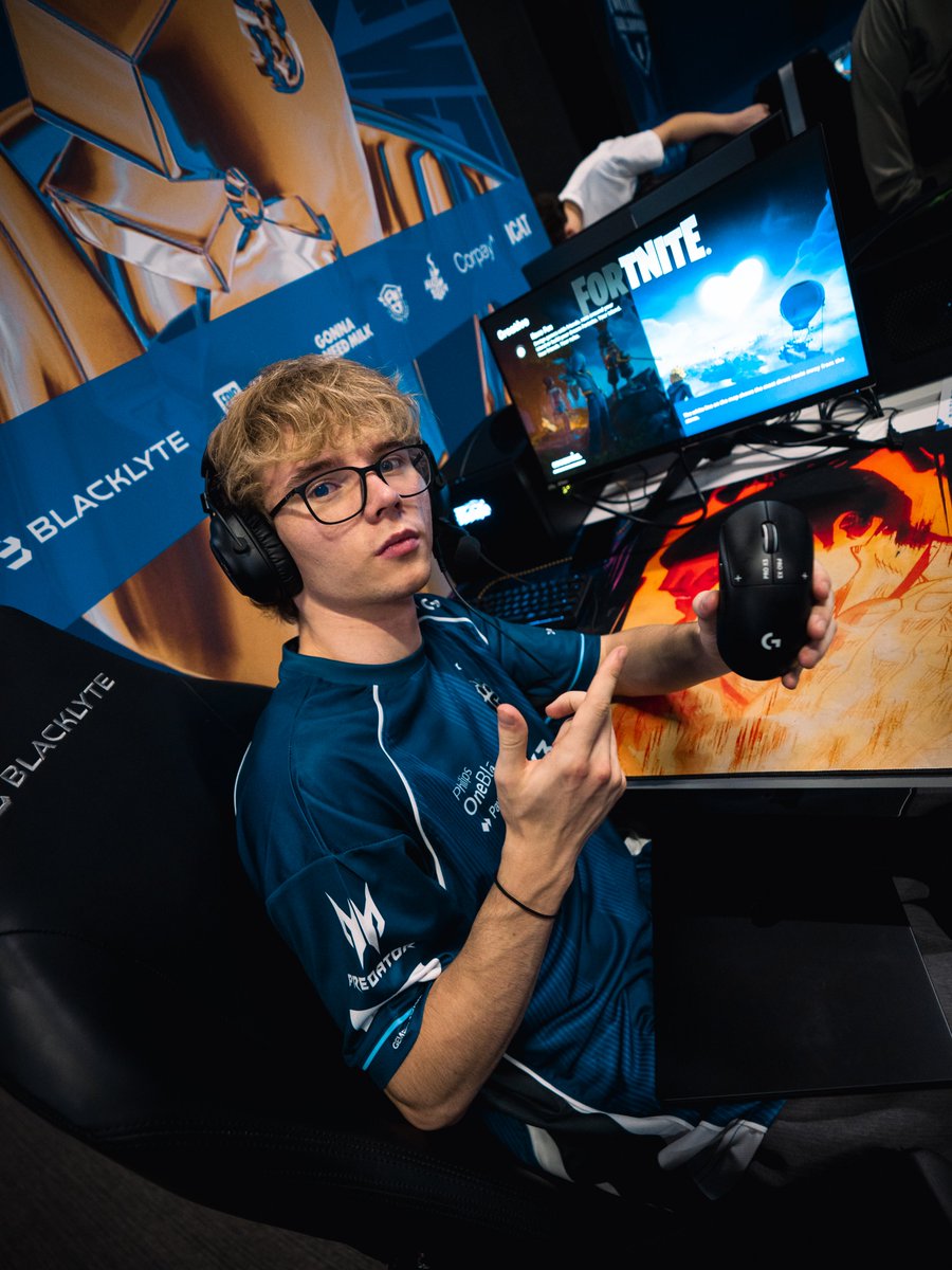 Vicotryona's tweet photo. ᵂᴱᴿᴮᵁᴺᴳ
Hyped and practicing for the Globals with the Logitech G Pro X3 Superstrike

LET'S GET ITTTTT https://t.co/HPheGeSwtD