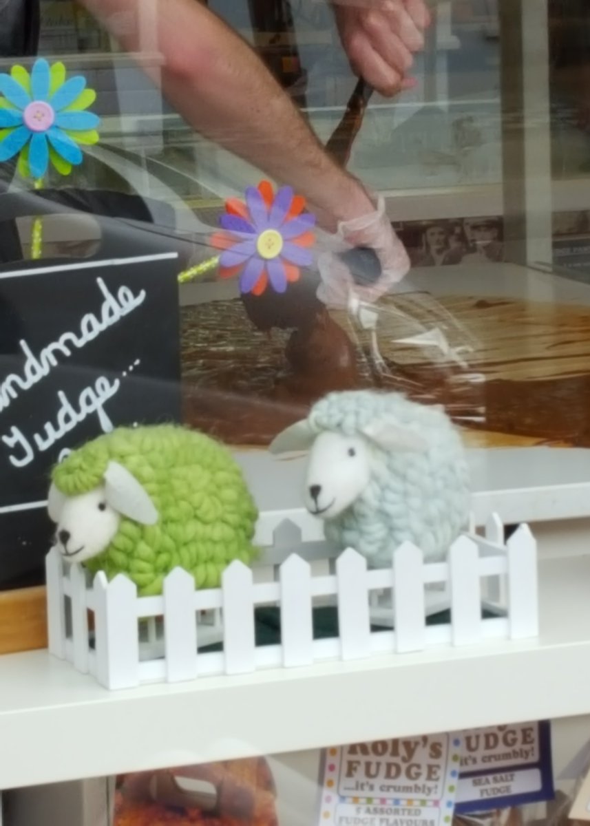 GabyLynch9's tweet photo. #AlphabetChallenge #WeekLForLookingIn
Roly's Fudge Shop Stratford-Upon-Avon.
I should probably stop faffing and take the dogs for a walk π Catch you later, have a good day/nightπ https://t.co/d0xUVzXzeu