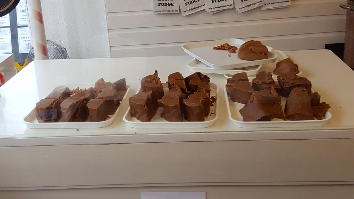 GabyLynch9's tweet photo. #AlphabetChallenge #WeekLForLookingIn
Roly's Fudge Shop Stratford-Upon-Avon.
I should probably stop faffing and take the dogs for a walk π Catch you later, have a good day/nightπ https://t.co/d0xUVzXzeu