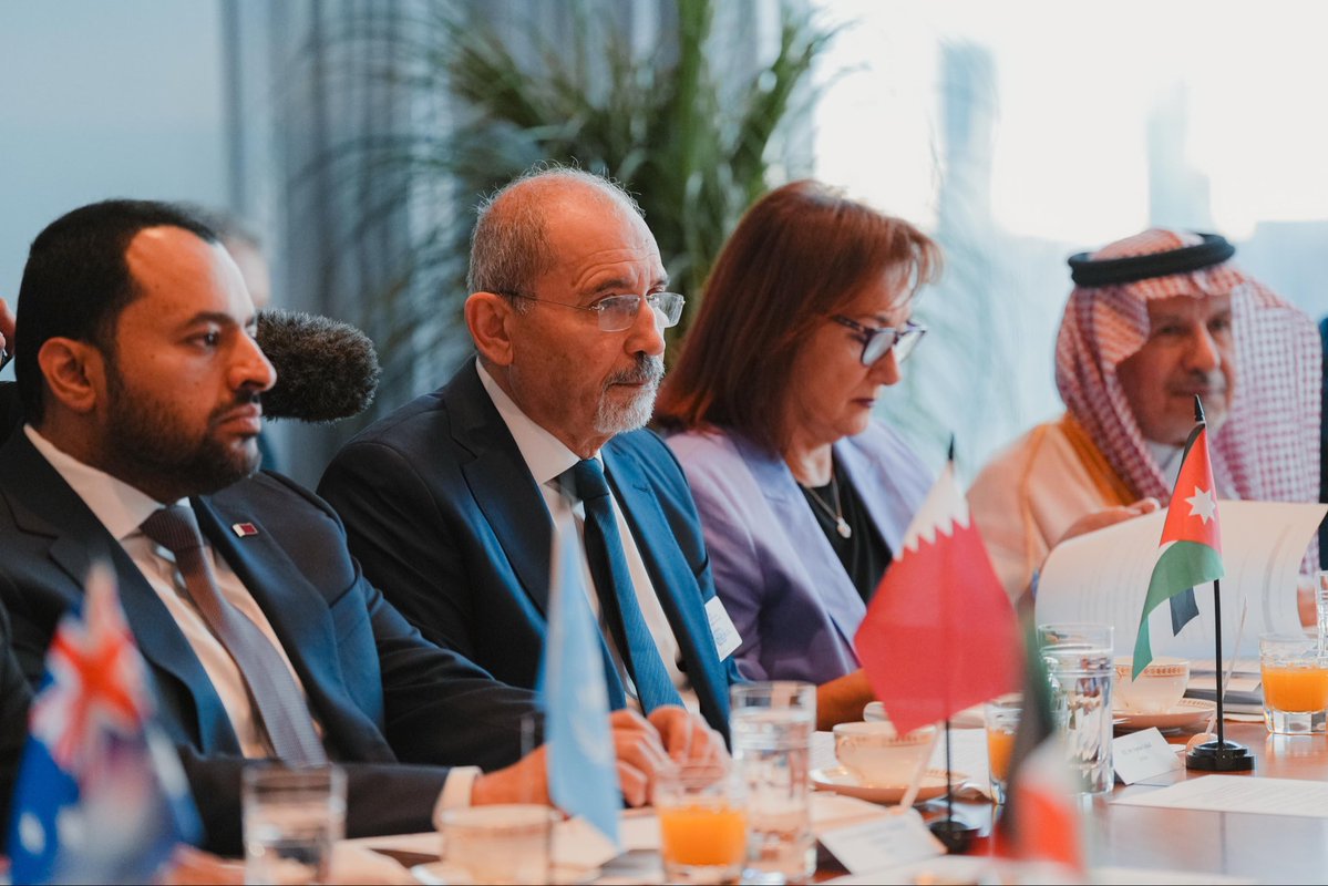 Ed_Miliband's tweet photo. The humanitarian situation in Gaza is dire. 

Today at #UNGA, the UK, Jordan and Qatar brought together partners to focus attention on the need for humanitarian access and healthcare. 

The UK is taking further action, pledging £88m for humanitarian and early recovery support. https://t.co/cO6OkT5nTQ
