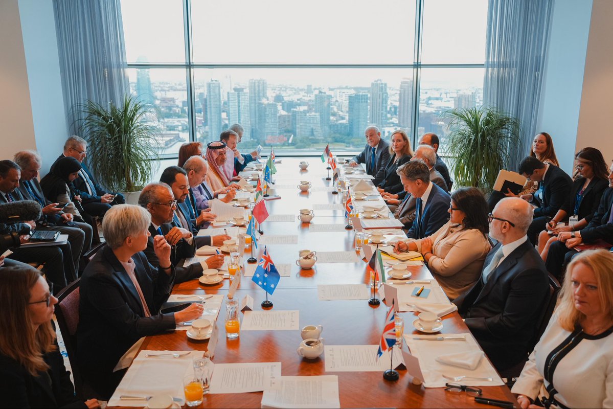 Ed_Miliband's tweet photo. The humanitarian situation in Gaza is dire. 

Today at #UNGA, the UK, Jordan and Qatar brought together partners to focus attention on the need for humanitarian access and healthcare. 

The UK is taking further action, pledging £88m for humanitarian and early recovery support. https://t.co/cO6OkT5nTQ