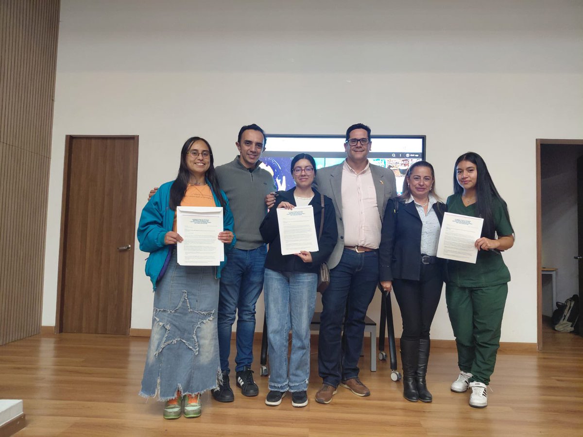 UNIAGRARIA's tweet photo. 🌎Gracias a la invitación de la Alcaldía Local de Suba, la gestión de la Oficina de Relaciones Internacionales (ORI) y el Instituto de Idiomas de UNIAGRARIA, tres de nuestras estudiantes fueron seleccionadas para acceder a una beca de inglés. https://t.co/e8qUiQmKC7