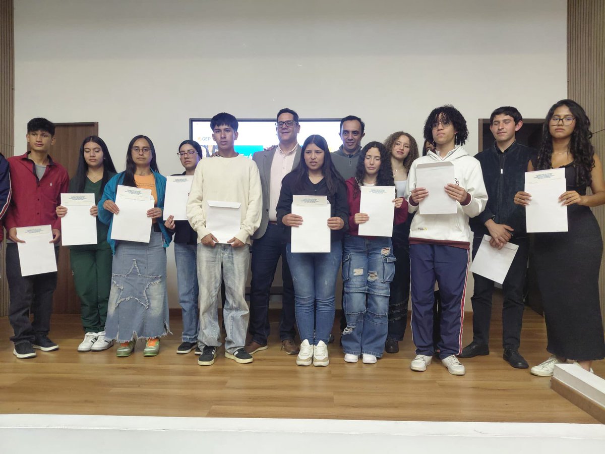 UNIAGRARIA's tweet photo. 🌎Gracias a la invitación de la Alcaldía Local de Suba, la gestión de la Oficina de Relaciones Internacionales (ORI) y el Instituto de Idiomas de UNIAGRARIA, tres de nuestras estudiantes fueron seleccionadas para acceder a una beca de inglés. https://t.co/e8qUiQmKC7