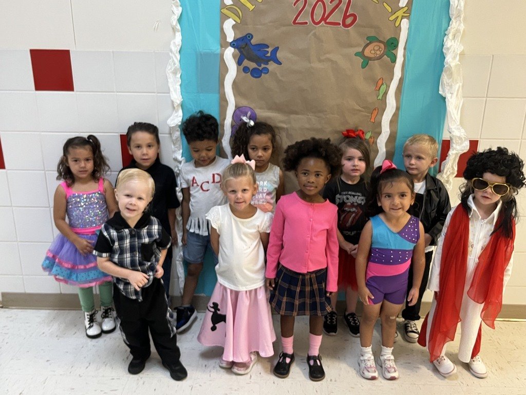 GroesbeckHOW's tweet photo. ✌️🪩 HOW went back in time today! 🪩✌️
Homecoming Week continued with Decades Day, and our little Goats showed up in style! ❤️🐐 
We are loving all the school spirit this week! ❤️🏈🐐
#HomecomingWeek #DecadesDay #GoGoats https://t.co/NCYJb2UTK0