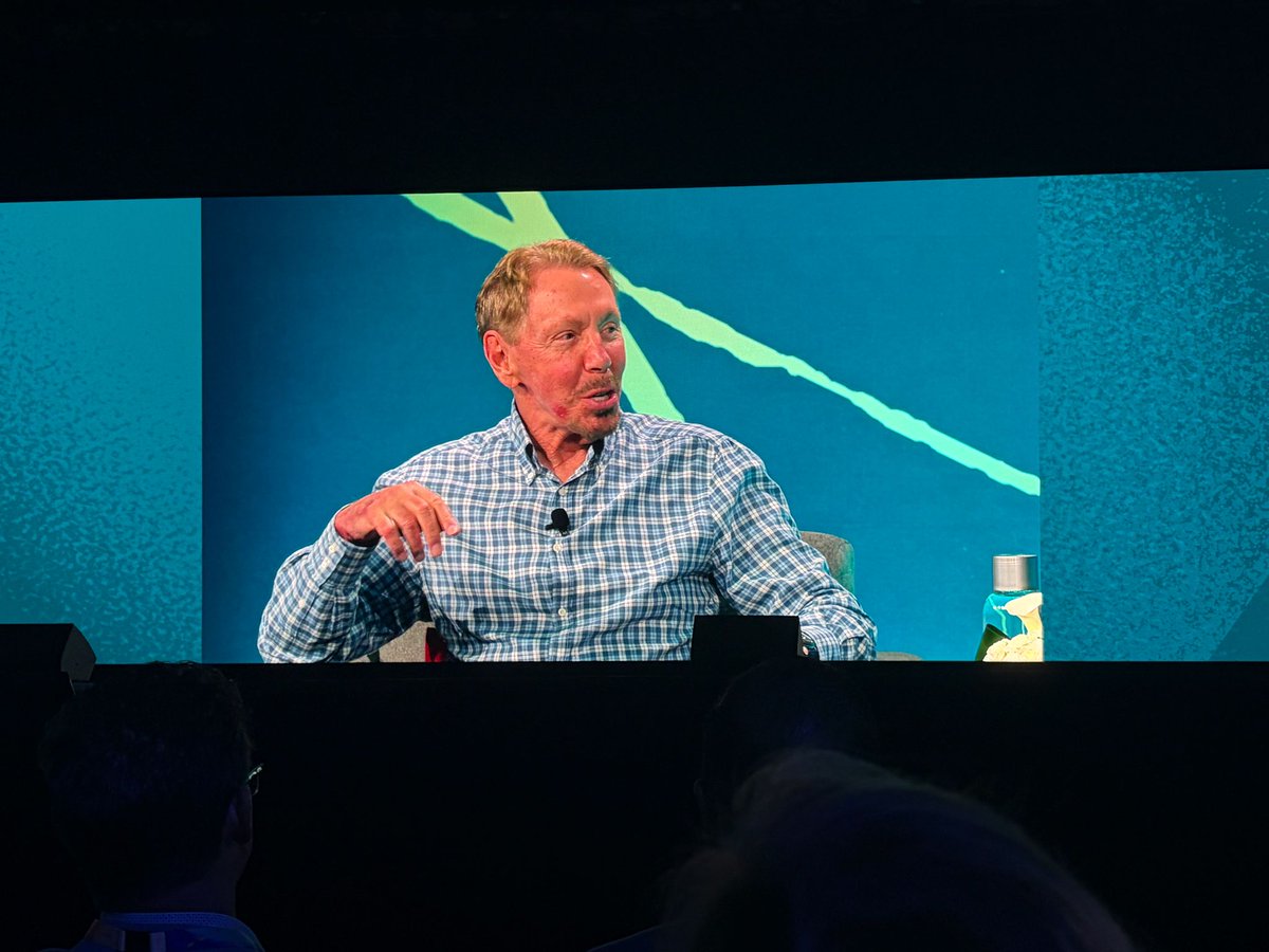 CizzleBio's tweet photo. Cizzle Bio CEO Bill Behnke joined advisors Dr. Steven T. Rosen and Sorena Nadaf-Rahrov at the @OracleHealth and Life Sciences Summit, alongside Oracle founder Larry Ellison and @ClevelandClinic President and CEO Dr. Tomislav Mihaljevic. #CizzleBio https://t.co/zucvtkQ01g