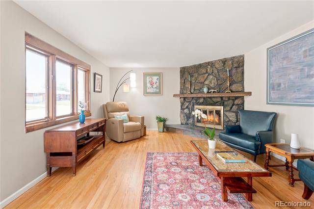RhinoRealtyPros's tweet photo. #CentennialCO Host holidays in this updated 5BR/3BA home for $675k w/ $10k rate buydown credit! Features 2022 HVAC, powered workshop &amp; finished basement. Call Rick Cavallaro at 303-641-1632 or Rick@RhinoRealtyPros.com #CentennialRE

https://t.co/fM7Kyvx088 https://t.co/Dxn8CZX9NI