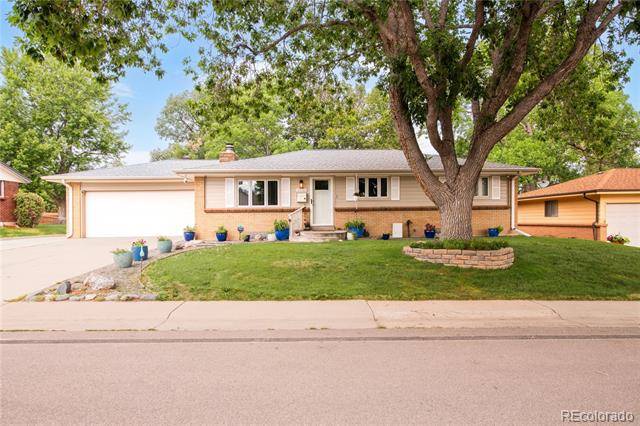 RhinoRealtyPros's tweet photo. #CentennialCO Host holidays in this updated 5BR/3BA home for $675k w/ $10k rate buydown credit! Features 2022 HVAC, powered workshop &amp; finished basement. Call Rick Cavallaro at 303-641-1632 or Rick@RhinoRealtyPros.com #CentennialRE

https://t.co/fM7Kyvx088 https://t.co/Dxn8CZX9NI