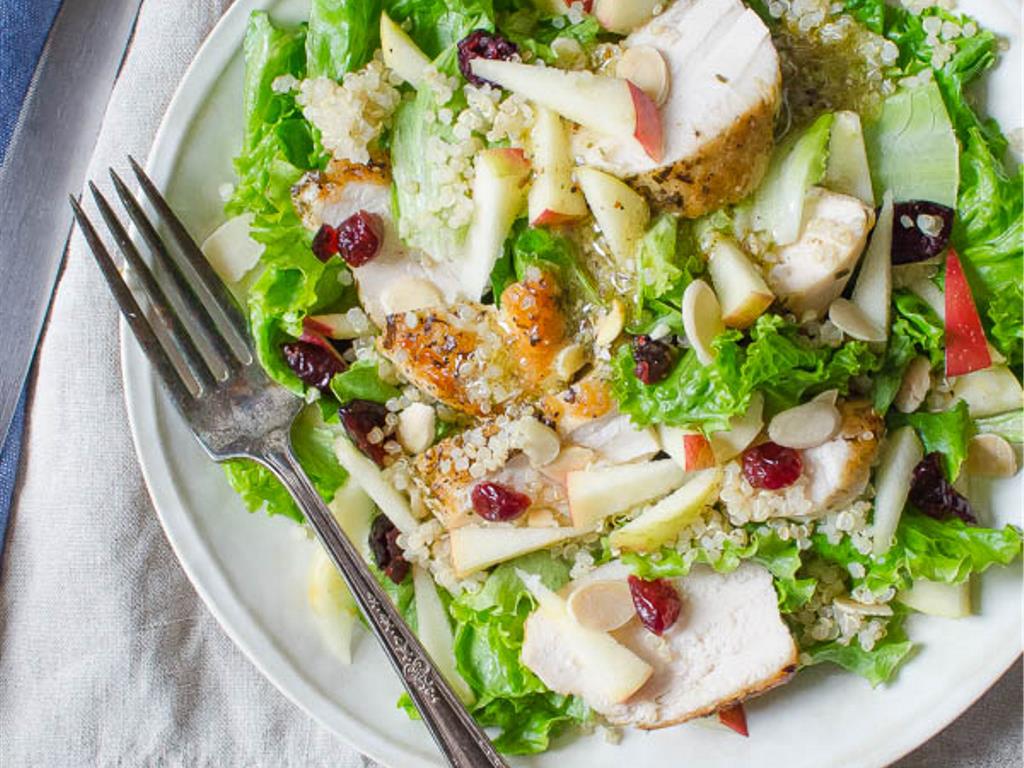 MallieVerdut's tweet photo. Fuel your day with this 300-calorie power bowl: grilled chicken, quinoa, roasted veggies u0026 a dash of lemon-tahini. High protein, low carb, perfect for lean gains. https://t.co/X0XHqqZtbX