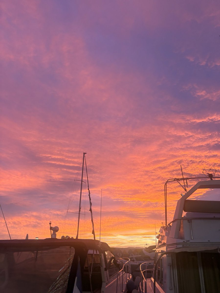 indigo96_'s tweet photo. le ciel était absolument splendide ce soir https://t.co/w9GrHXwBGo