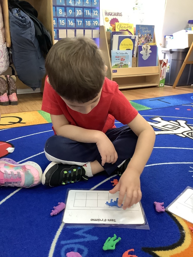 Goddard3rdLake's tweet photo. Our Pre-K Polar Bears are mastering counting and number recognition with ten frames! 🐻✨ Building a strong math foundation for kindergarten. I Can Count &amp; Make A Ten!! Ten frames are a concept in the Common Core Math Illinois Standards that are introduced and used in primary... https://t.co/VD61vw3fpJ