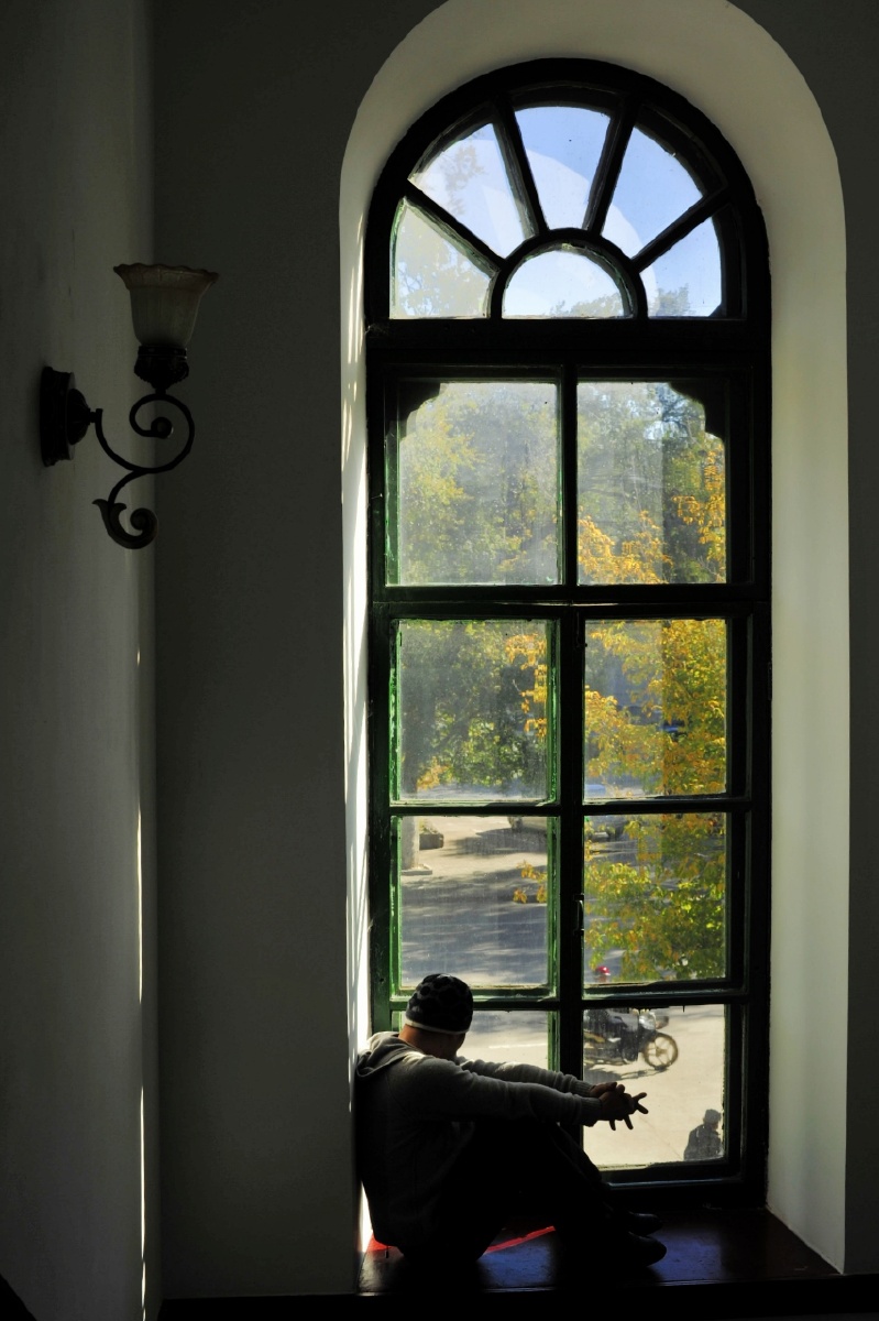 EulaWidnerg2's tweet photo. New to photography Start with natural light—position your subject near a window for soft, flattering shots, no fancy gear needed. Practice daily and have fun! https://t.co/5uYsBOHA6D