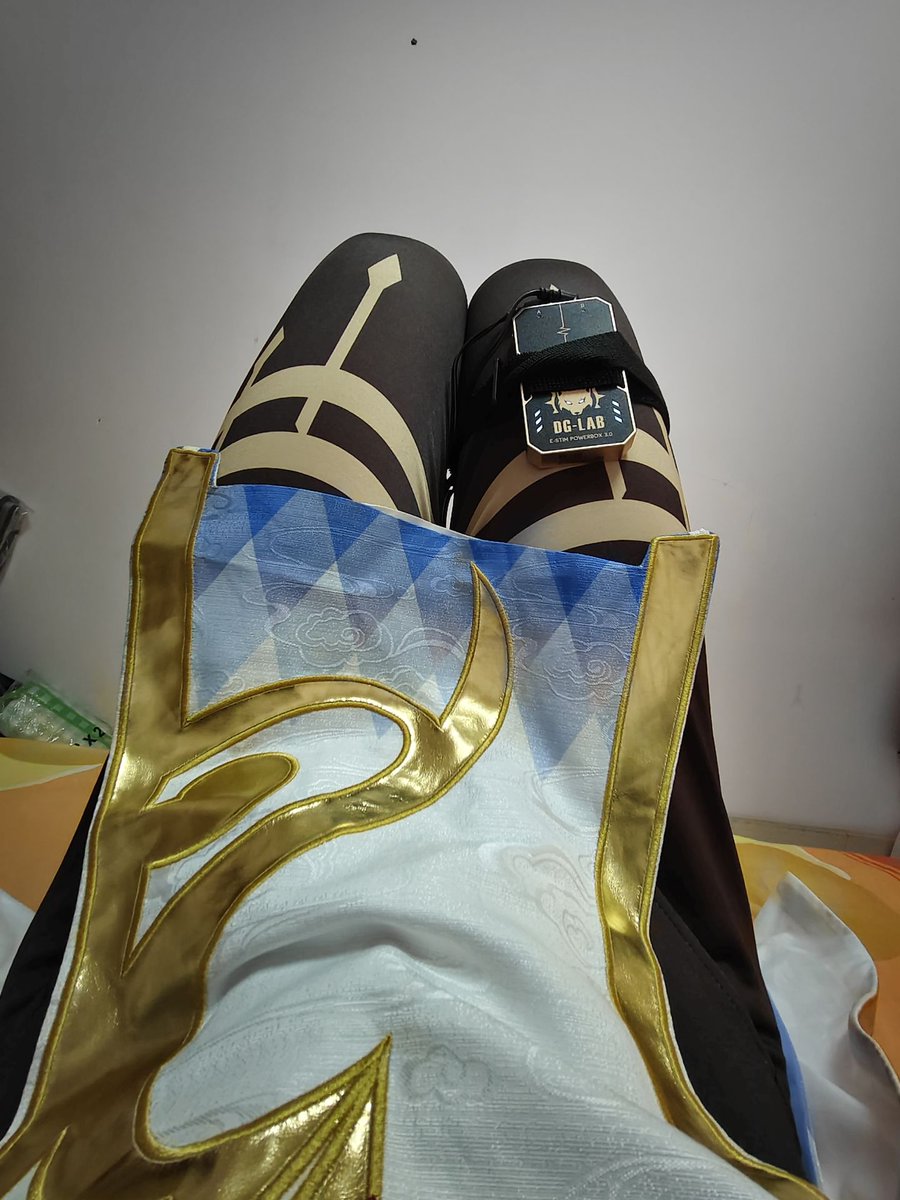 MoyuSnowflake's tweet photo. 呜哇T﹏T被电的好舒服，糟糕，下面好像有奇怪的液体流出来了，hentai不许看! https://t.co/Mm20BdaP3K
