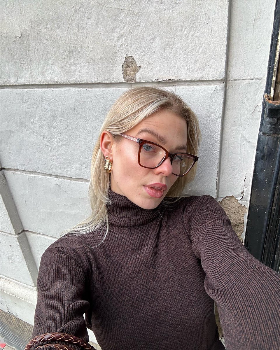 Hallyneee's tweet photo. مرحباً بك، كل لحظة تمر تزداد فيها محبتي لك، وأدعوك بكل قلبي أن تبقى في سعادة وهناء حتى نلتقي من جديد.
LKQPU https://t.co/OJWiJ1z0Q3