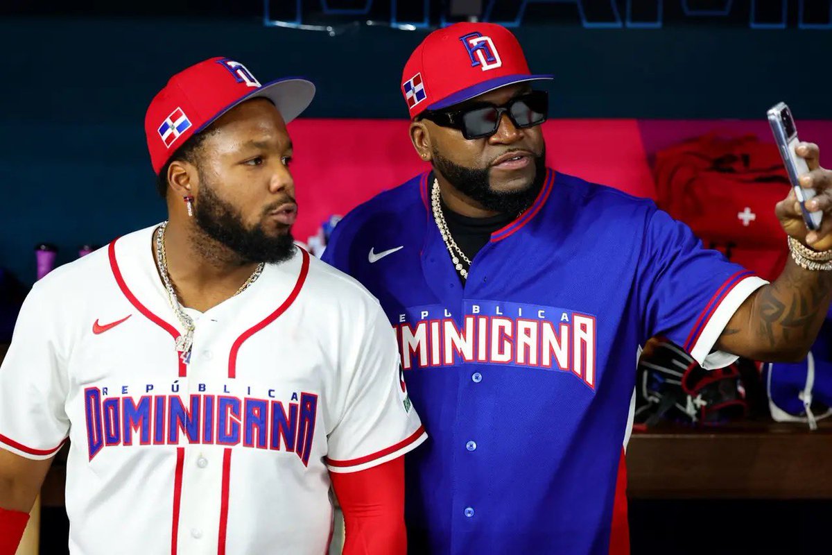 wilberdata's tweet photo. David Ortiz salió en defensa de Vladimir Guerrero Jr. tras sus recientes comentarios 👀

“Se equivocó en lo que quiso decir y ya, ¿lo van a crucificar por eso? El que no entiende el negocio del béisbol no lo entenderá. Vladdy no se supo explicar y tampoco eligió el mejor momento para decirlo”

“Una temporada mediocre la tiene cualquiera. Yo, de mi parte, sigo apostando a él”