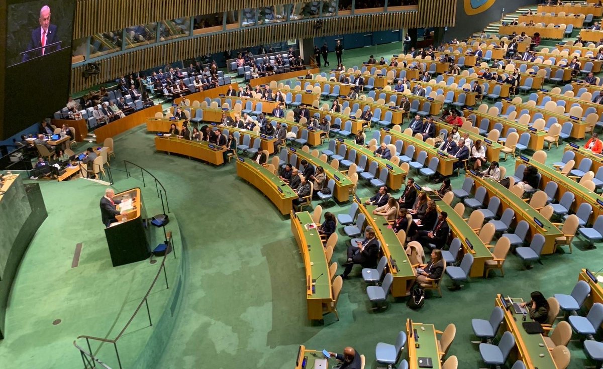 GlobeEyeNews's tweet photo. Netanyahu spoke to nearly empty hall at the UN. https://t.co/qHbRr9dQq3