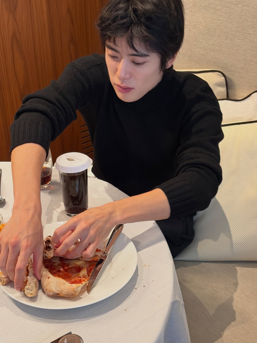 mallang_jh's tweet photo. 남친짤 달란트 아.... https://t.co/0lMCFt8suJ