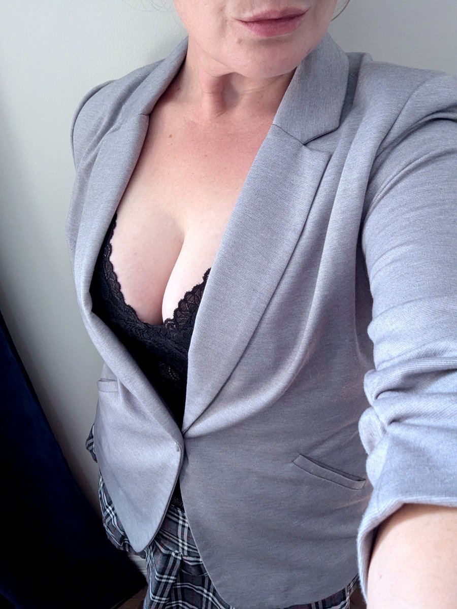 Candi_Hotwife's tweet photo. Push me up against the wall, kiss my neck, bury your face between my breasts, and feel what's underneath my skirt! https://t.co/g4ogjJnS4O
