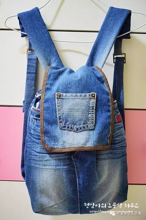 ArmandaGap0i's tweet photo. Just upcycled an old denim jacket into a stylish crossbody bag—no sewing machine needed, just scissors and glue! DIY wins for slow fashion https://t.co/0wyVvkjkQo