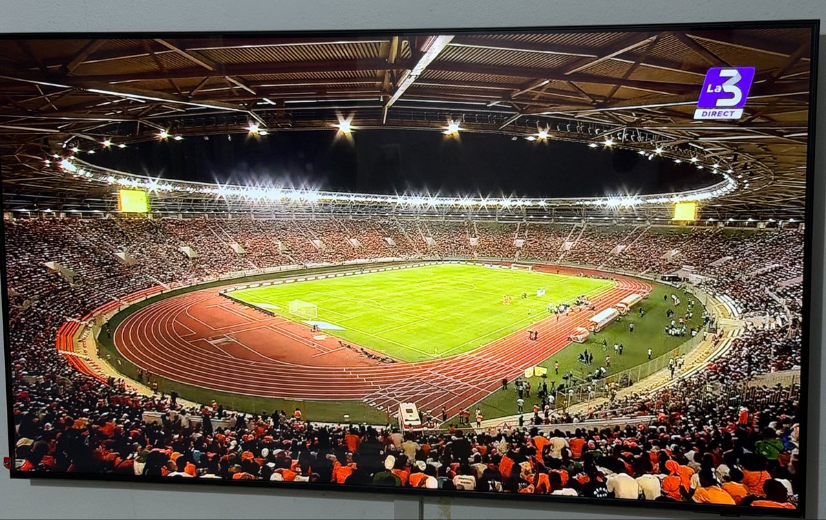 Le_Phoulo's tweet photo. • Sérieux, la CIV mérite maintenant un stade sans piste d’athlétisme. On veut le public proche des gradins, un chaudron, une boîte dans laquelle nos adversaires vivront l’enfer. https://t.co/byzxPfSDyY