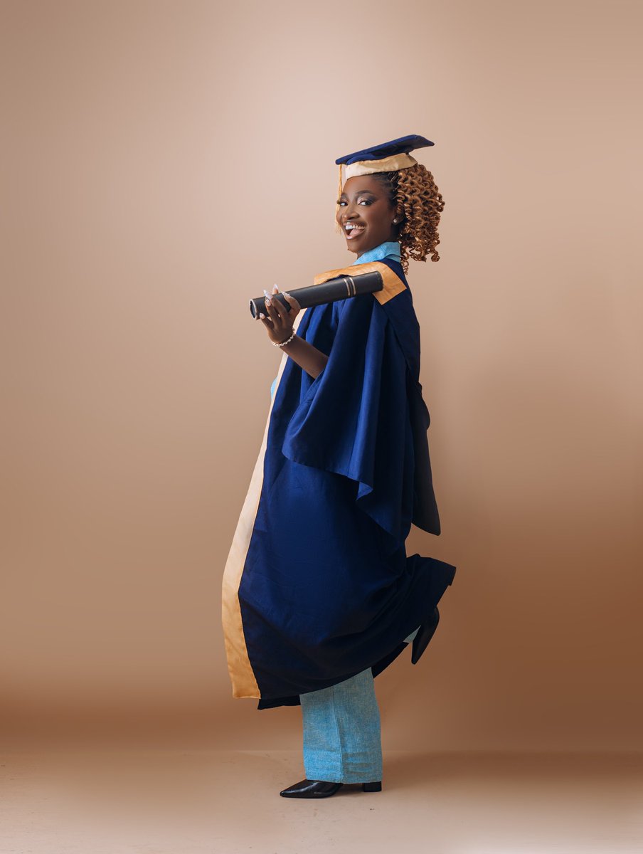 Harikeh5's tweet photo. Graduated secondary school 2018
Finally gained admission in 2022

Graduated with a First Class in English and International Studies, Osun State University.

GET IN JHOOR!!! https://t.co/g7d0CHxXWY