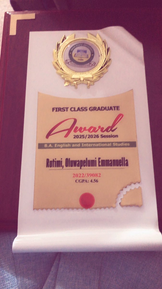 Harikeh5's tweet photo. Graduated secondary school 2018
Finally gained admission in 2022

Graduated with a First Class in English and International Studies, Osun State University.

GET IN JHOOR!!! https://t.co/g7d0CHxXWY