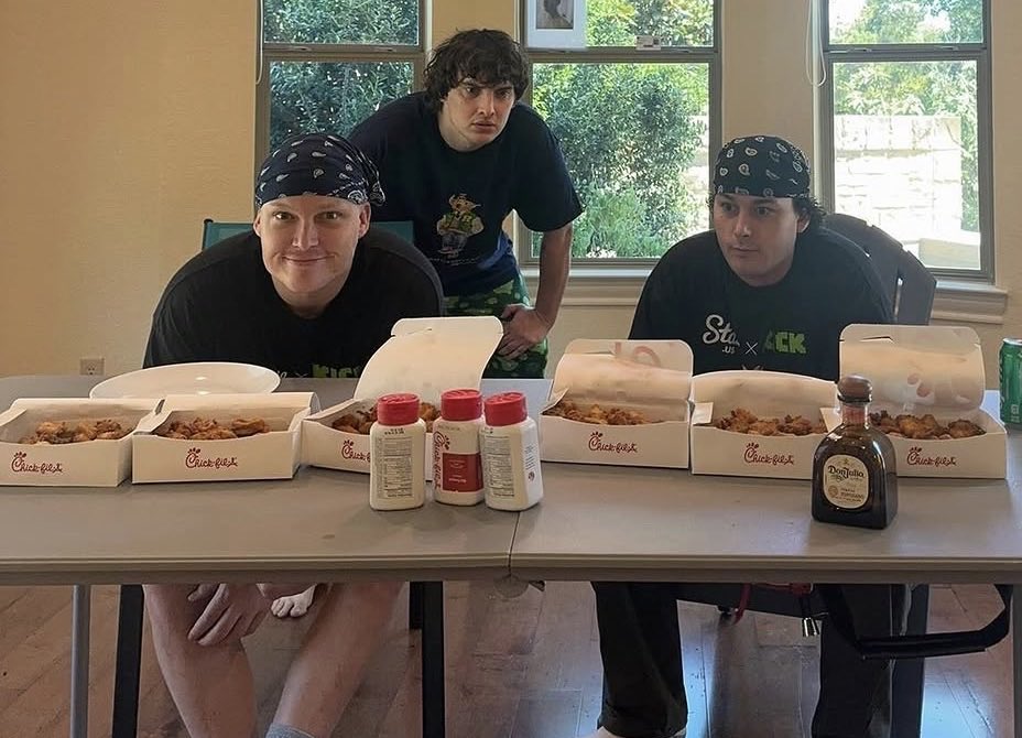 KickZoneClips's tweet photo. @lilofficeport @Rubbercoconut @Cobbruvs @Ac7ionMann But can you eat 100 chicken nuggets in one sitting ? https://t.co/Oy4OvXj62f